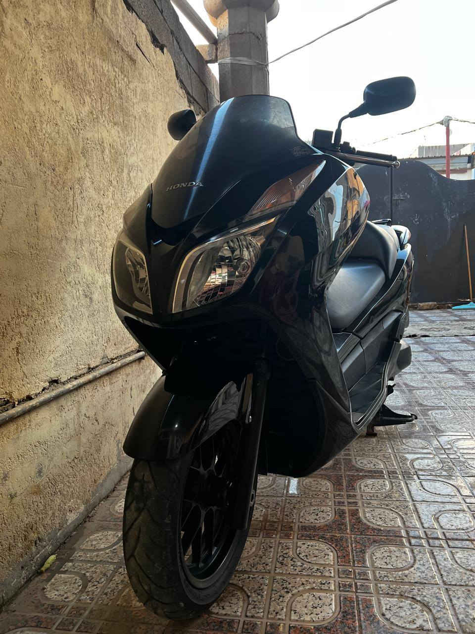 سلام عليكم شباب من رخصت مديرالكروب المحترم دراجه فورزه صفر 12 رمبه كفاله عامه صارله25يوم نازله رمبه  البيع والمراوس السعرتصال اووتساب ***********
