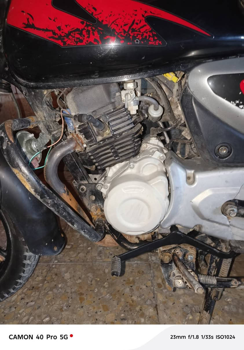 سلام عليكم دراجة بوكسر للبيع موديل 22 قريب علا 23 مرقم تخويل ثاني يوم دراجة الله شاهد نضيفة كلش مجفت يم وكيل بشركة المصطفى ضمان بعدة بي الدراجة لا شوفهة هيج بعدهة منغسولة زين بيهة شوي طين السعر 2250 او بيهة مجال ‏‪***********‬‏ بكاني بغداد المشتل
