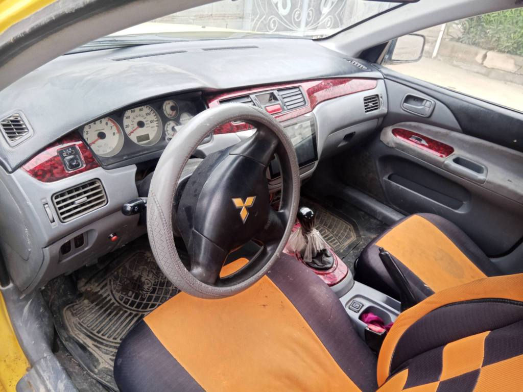 لانسەرێکی تەکسی مۆدیل ٢٠١٠، سەنەوی پلاستیک ، مکینه گەورە زۆر پاک و خاوێنە دینارێک مەسرەفی نیە ، بەشەرتی گێڕو مکینە ٤جام کارەبایی و ئاوێنە کارەبایی ، تاییەی تازەییە .
نرخی ٤۷ گەڵا
ژ.م/*********** كالار, السليمانية
