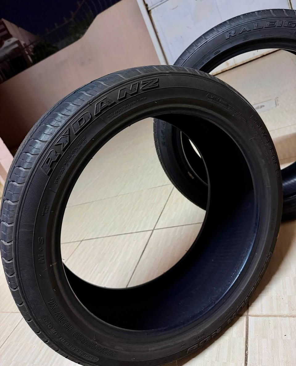 للبيع زوج تايرات جديده صيني اصلي نوعيه مشهوره RYDANZ
نظافتهم 90%
القياس 20*45 /245 كما موضح بل صور 
الي شراي خل يتفضل على خاص او يتصل ع رقم ***********
السعر 90 الف بيها مجال ان شاءلله 
عنوان كركوك
