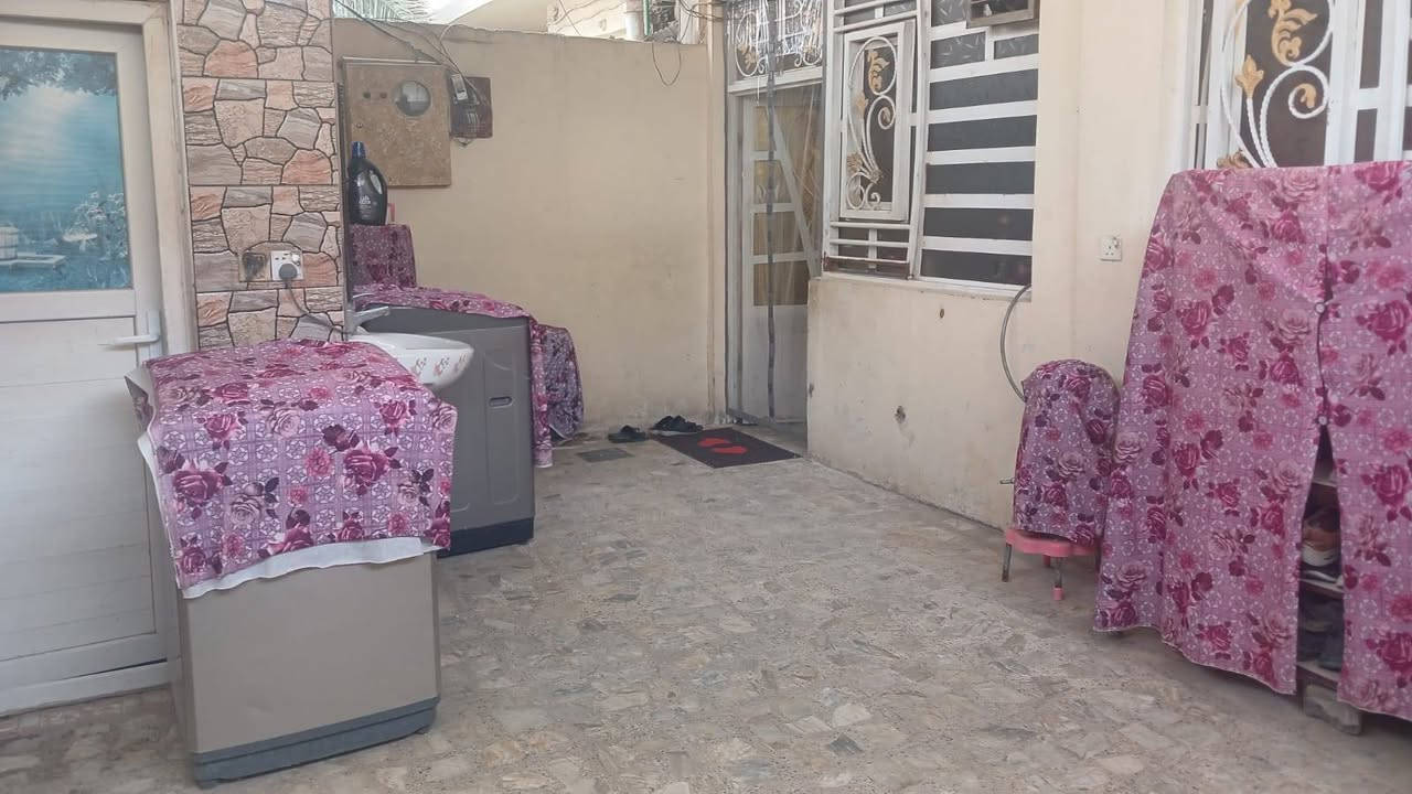 للبيع حي الجمعيه مساحه ١٣٠ متر شارع ١٠م
غرفه وصاله ومطبخ واستقبال وصحيات صب الطابق الثاني غرفه وصاله شيلمان @
***********
