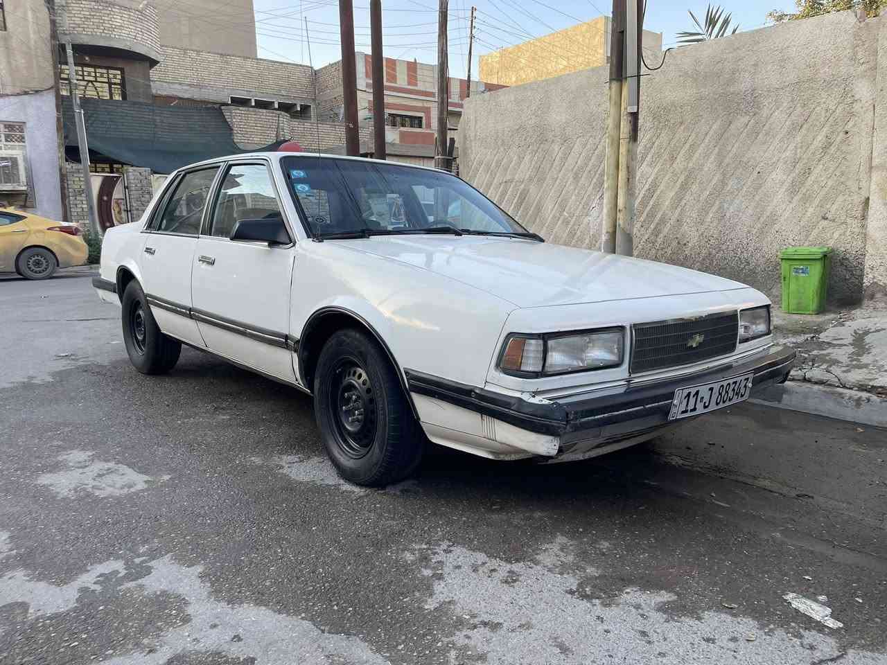 السلام عليكم
شيفروليت سليبرتي للبيع 
السيارة حلوة ونظيفة وجاهزة وترايها مفتوح
موديل ١٩٨٩
ماشية ١٨٣ الف كيلو حقيقي
محرك جديد ومكفول كير نظيف 
صدر وتايرات نظاف
غرفتها نظيفة وبلادية
شاشة وكاميرا 
سنتر لوك شغال
كهربائياتها كلها شغالة وعالبلاد بدون خلل
نقصها : غاز للتبريد - وبيها تأخير بالگير بالD بس وهي باردة باقي الاستخدام گيرها ممتاز بدون اي مشاكل
رقمها بغداد هزة وسنوية وارقام جدد

السعر : ٣٧ ورقة وبيها مجال بسيط 
مكانها بغداد الحبيبية
***********
