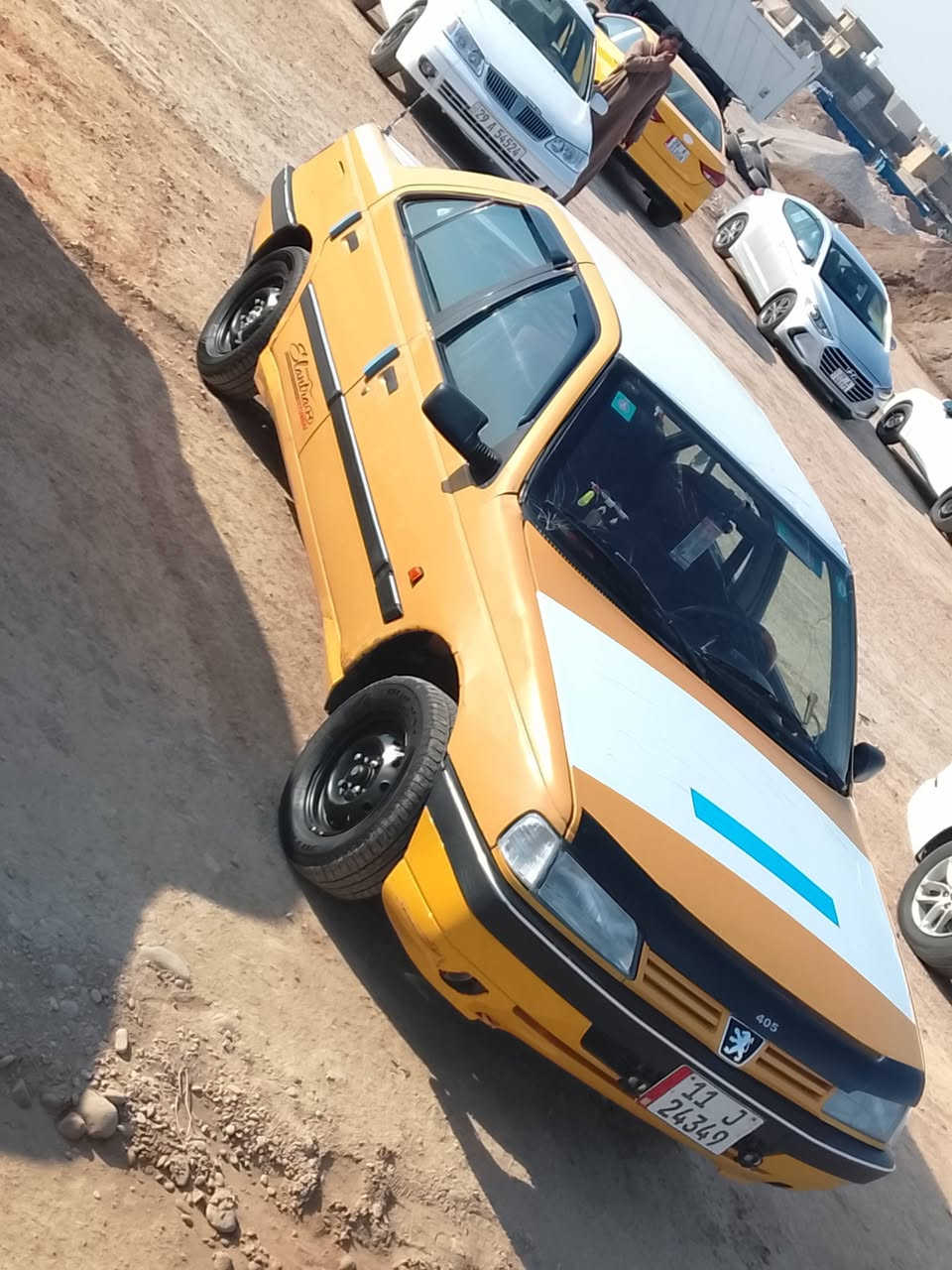 بيجو روى الموديل 9
رقمها بغداد بسمي رقم جديد نكليزي مصفرة من كلشي 
السيارة كير ومكينه ونجي كربلائي كفاله كير ومكينه 
السيارة حلوه ومتعوب عليها 
كشنات جلد داخلها نضيف كلش 
تخم تاير 
العنوان واسط مركز المدينة 

مراوس يصير حسب القناعه 

الرقم ***********
