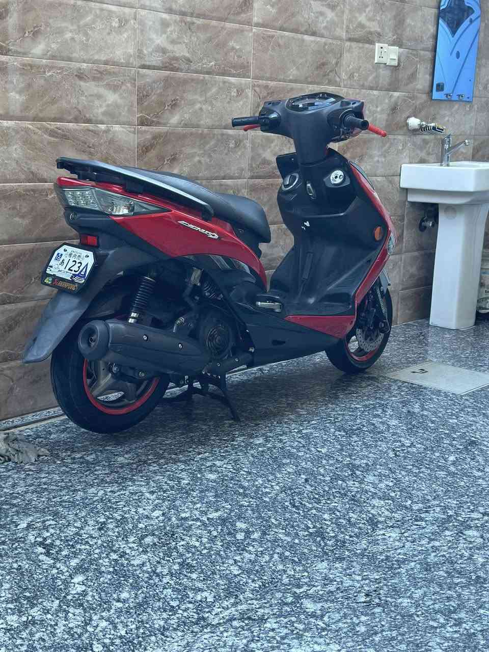 سلام عليكم سكنس لد للبيع ياباني قبق نفخ نوزل خطين كور رياضي بصمه والنضافه كدامكم مكاني بغداد السعر خاص او واتساب ***********
