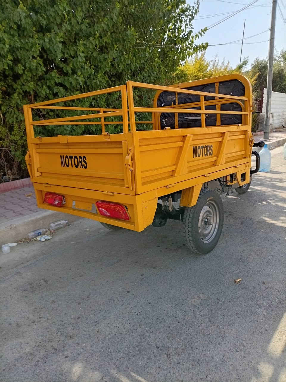 السلام عليكم ستوته موديل ٢٥ نظيفه كلش احلى من الصور استخدام شخصي ماشيه قليل كلش شوفت عينك كفااااله ماطور عقل بطاريات كفاله كل كهربائيات شغاله كبل لشارع سعرها ٩٠٠وبيها مجال مكاني بغداد قرب مجلس محافظه بغداد اي استفسار ***********وتساب محمول للشراي فقط
