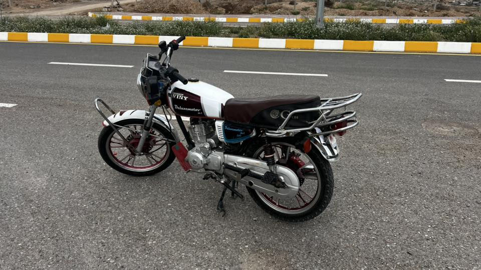 سيفان ٥ گير موديل ٢٠٢٣ للبيع
محرك ما مفتوح 
هندر واحد يشتغل
دراجة عليها صالصنة سوبر كاتم يعني انسى الصوت
نظام الدراجة دسكات يعني بريك بالمكان مو بانزات "موضح بالصور"
الدراجة نظيفة وعلى ايدي 
مكان الدراجة ديالى جلولاء
السعر٥٧٥ الف 
بس باتري يحتاج الها 
للتواصل واتساب او اتصال
***********
