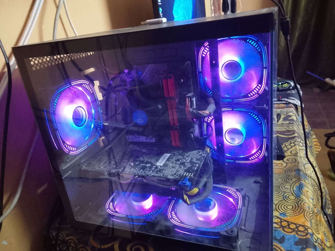ليفونالسلام عليكم pc البيع مواصفاته بل صوره ويه شاشا حجم 24 سعره 650وبيه مجال شي قليل مكاني بغداد الحريه رقم تليفون ***********
