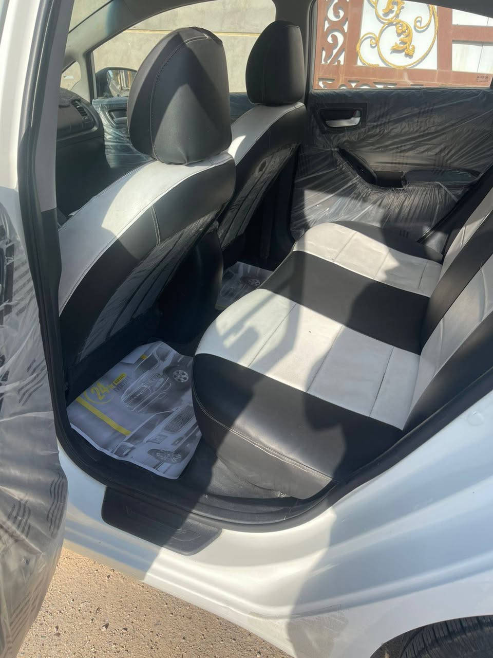 السلام عليكم..
سيراتو 2014 خليجي رقم بغداد
محرك 1600 دوش 
بيها بنيد مبدل + جاملغ بارد
سيارة جاهزة وكاملة تبريد تدفئة 
كهربائيات صدر امامي خلفي جديد
تخم تاير جديد ...باتري + داينمو جديد
راديتر جديد دهن وكالة ابو ال 10 الف كيلو
مسويلها ادامة قبل شهر ومصفرها بالجهاز 
السعر ( 113 ) قابل للتفاوض 
مكاني بغداد اليوسفية..
***********
