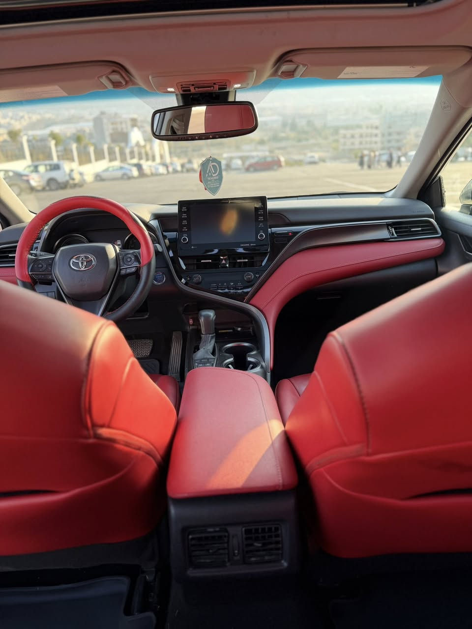 تویوتا کامری XSE 2023 هایبرد
فول مواصفات داخل سور
ئیك چاملوغ ضبغ بئ داخلي بئ ایرباك
***********
