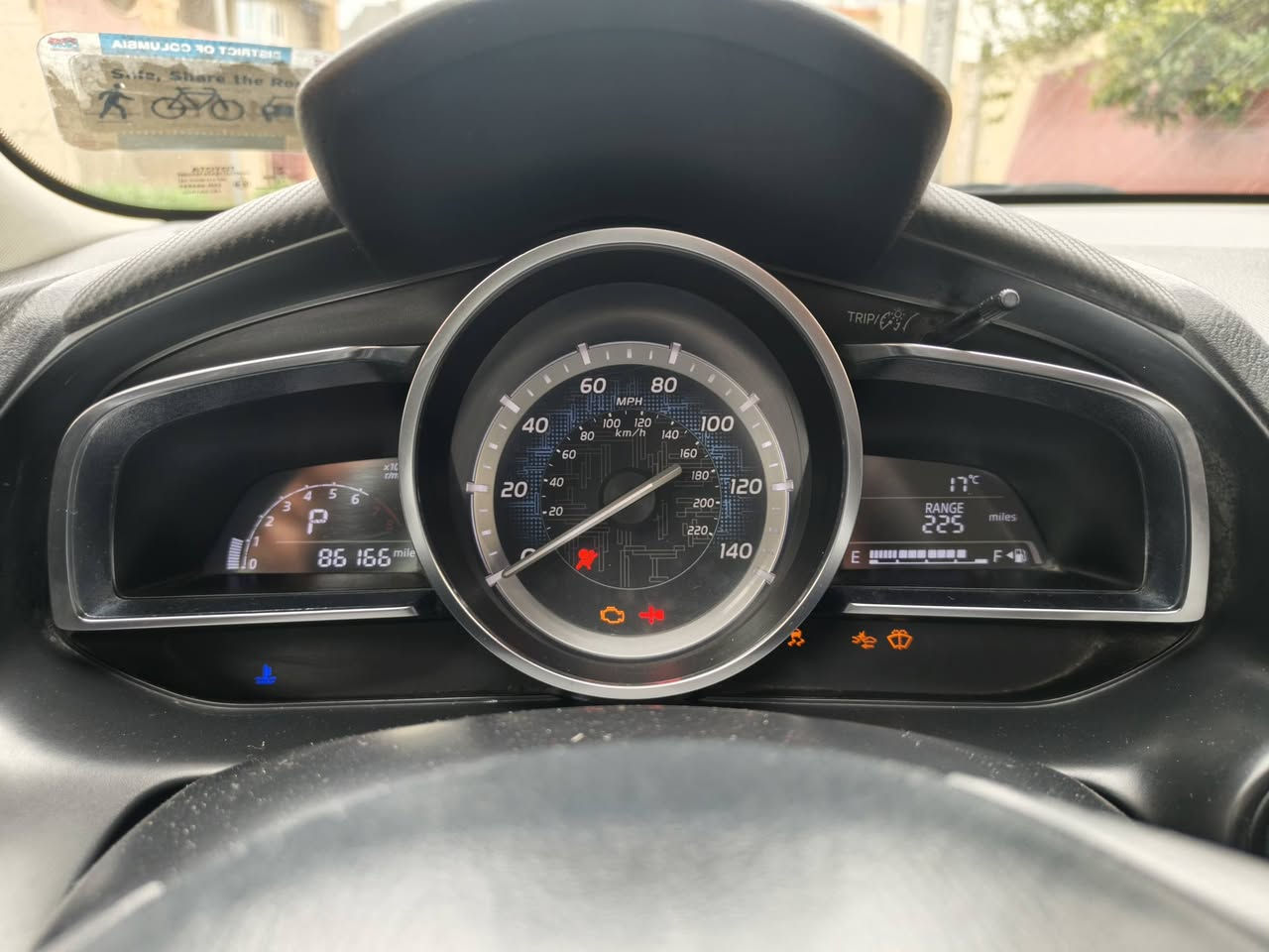 السلام عليكم 
تيوته يارس ٢٠١٧ للبيع وارد امريكي 
مواصفات 
١_تشغيل بصمه 
٢_تحكم ستيرن 
٣_شاشه لمس
٤_كامره خلفي 
٥_تثبيت سرعه
طخم تايرات جدد رقم دولي جديد 
ضرر دعاميه جاملغ صبغ واحد باب سايق نص صبغ سعره ١٠٥ بيها مجال للشراي او استفسار هذا رقم *********** العنوان موصل
