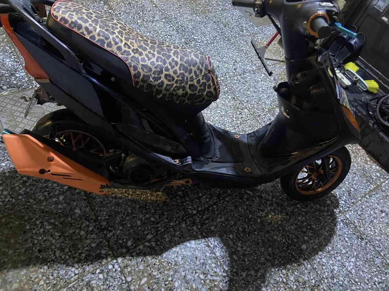 سلام عليكم ماكس عدله للبيع •
دراجه بيه تزويد 
المكينه اول فتحه اله على ايدي والدهن الي تديره اله امزويل 
مختصر الحجي تعال و گلب براحتك 
الدراجه مثل ما معروضه بل صور 
المكان الدوره *********** بي واتساب
