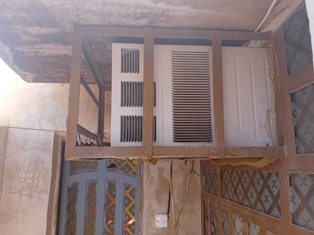 السلام عليكم عندي مكيف للبيع سعر ٢٠٠ مال بيت ونضيف تواصل خاص


**إذا كنت صاحب هذا الإعلان وتريد حذفه لأي سبب، رجاءا أرسل رسالة إلى الدعم الفني**