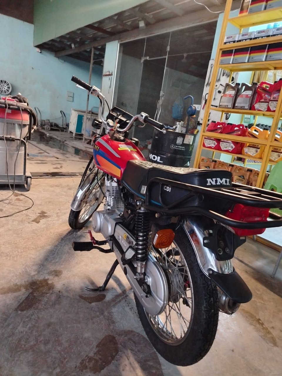 سلام عليكم دراجه تعمير 25/11 والشاصي مديل 21 +
مكينه رابيدو وكيل احمد شهاب مديل 25 + الدراجه رقم وسنويه بأسمي بس الرقم ضايع باقيه السنويه *********** للاستفسار
