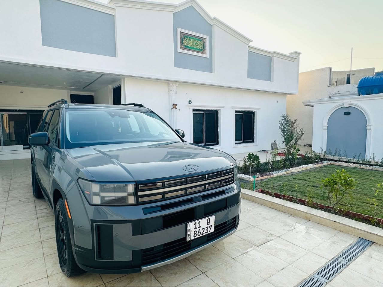 سلام عليكم بيع مستعجل ماكو هيج سعر وموديل ومواصفات 
فقط حادث مريكه بجم كبس 
صور الحادث بل منشور 
والسونار مرفق بل منشور سياره بيها موصفات ساعه إذا كتب بعد وعتذر علا الطاله 
هيونداي سنتافيا SANTAFE
سنة الصنع 2024   مواصفات
السعر 198 وبيها مجال جدن قليل بل خير الصير من نصيبه ماكو هيج سعر وموديل
اربع كامرات محيطيه
*********** 
رادارات محيطيه امامي و خلفي و صفح 

عداد المسافه المقطوعه .20 الف يعني زيرو

اللون اسمنتي 

داخل اسود 

حجم محرك 2.5 تيربو 

كير بوكس اوتوماتيك 8 نمر 🐅 

دخول ذكي ( بصمة ) وتشغيل عن بعد 

فول تحكم ستيرن 

شاشة apple carplay and android auto 

كاميرا خلفية دوارة

حساس امامي6 وخلفي 6

 شاشة كبيرة متصلة ( GPS )

7 مقاعد

صندوق كهرباء

كراسي كهرباء 

تدفئه و تبريد مقاعد أماميه

دفئه المقاعد الخلفيه

تدفئه سيترن

شاحن لاسلكي عدد 2 

مانع انزلاق 

4 وضعيات قيادة 

مساعد نزول المنحدرات 

3 قطع تبريد 

زر تشغيل واطفاء الحساسات 

اوتو هولد AUTO HOLD 

شحن لاسلكي

هاند بريك كهرباء 

رقم بغداد بسمي مشروع وطني

مكان السيارة بغداد الدوره 
الهاتف *********** Colombo, Sri Lanka
