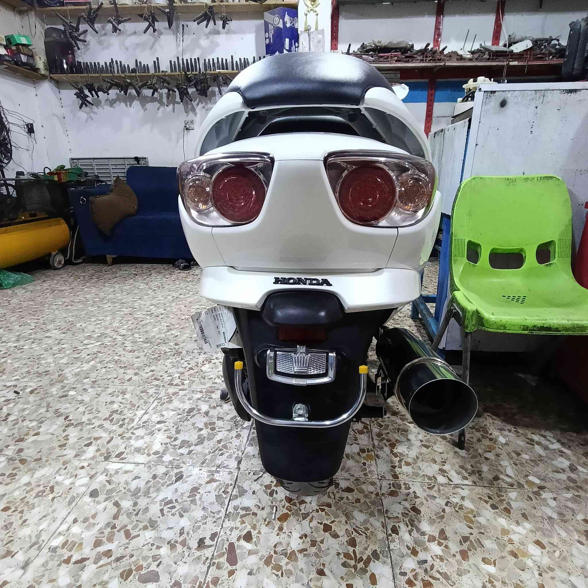 السلام عليكم
فورزا 09 للبيع
جديدة مال رمبة  
7كير4تحويلات 
لايت زنون جديد 
العنوان بغداد الحبيبية 
***********
