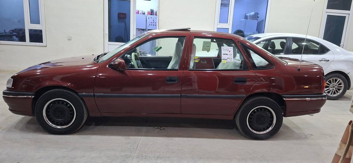 ***********///*********** 
شوێن: چەمچەماڵ    نرخ: ٥٠
اۆپڵ مۆدێل ١٩٩٥ مەکینە ١٨ گێڕعادی
سەنەوی تا ٢٠٣٠ تازەیە
چوار تایەی لۆکی بۆبەستراوە
سەقف سڵایت  سڵایت کارەبا
بێدەعم و بێخیاس    
کلێر عام بۆ جوانی
 هیلال و دۆسە ی بیلادە
گێڕ و مەکینە و تاقم پێشی بەشەرتە
ماڵدۆستە بێعەیب شمشمل, السليمانية
