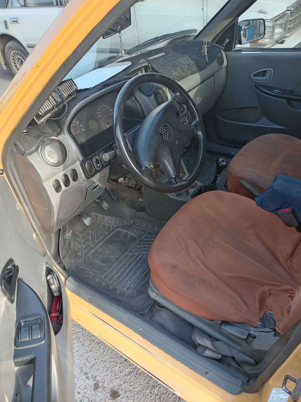 سلام عليكم سايبه 2015 سياره بسمي محرك تبخير قليل السعر 25وبيهه مجال حك الجيه المكان الصليخ الجديد وهاذ رقمي ***********
