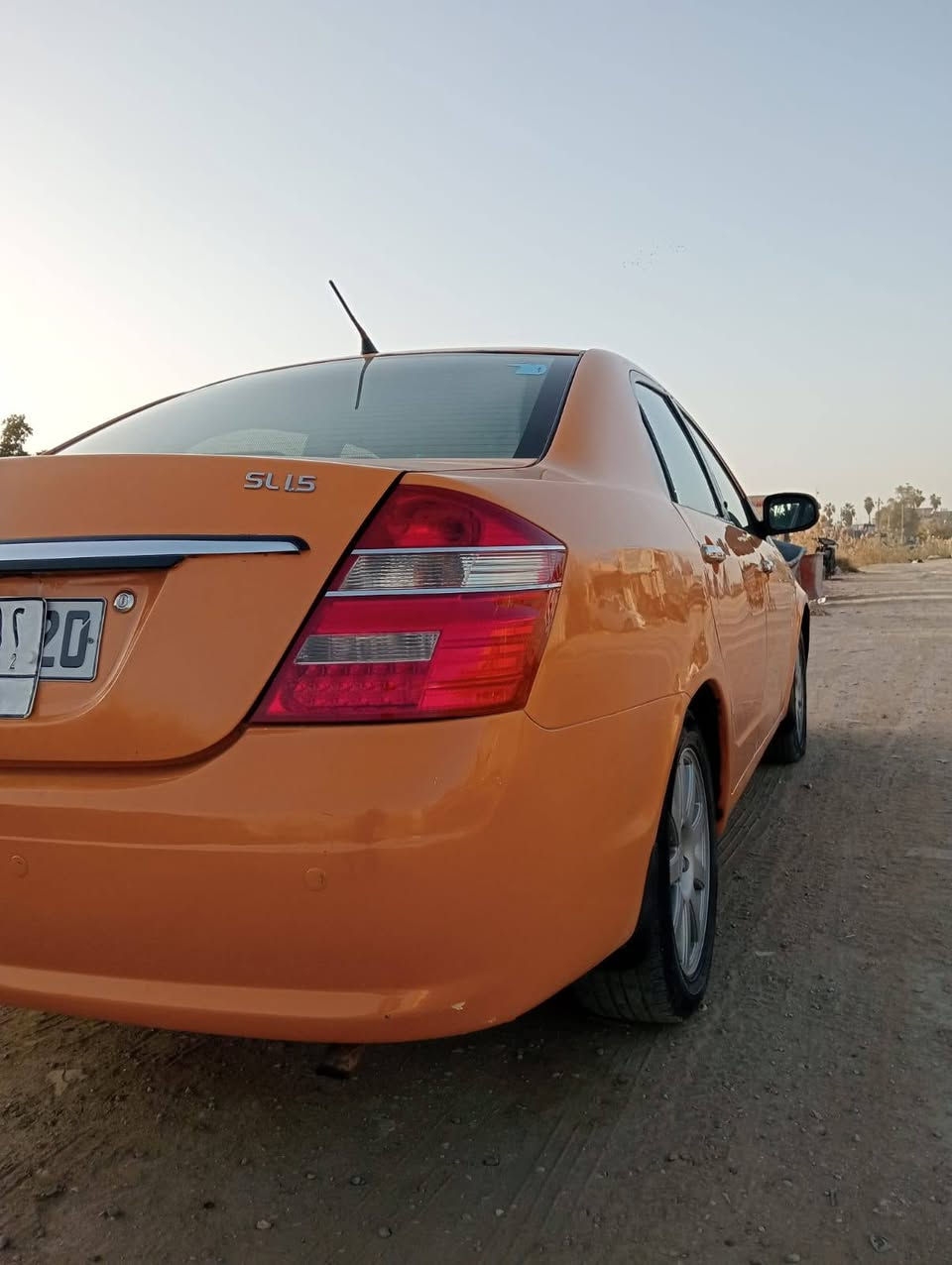 السلام عليكم جيلي موبل م ١٣ مكفوله كفاله عامه من كلشي كير ومكينه وحداديه وتخم تاير مصبوغه حزام لان جراد بيه مكفوله من الضربه والخياس كلشي شغال تبريد عوزه فقط راديتر رقم بابل ومالكه ديوانية مصفره هيئه وغرامات خطه ديوانيه عفك السياره جديده احله من الصوره بيه شبر طعجه فقط ومصلحه بالباب  السعر ٤٨ وبيه مجال الاتصال على الرقم *********** وربي يرزق الجميع
