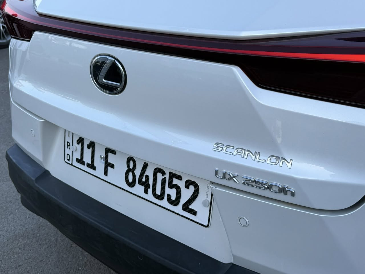 للبيع lexus ux 250
موديل 23 

وارد امريكي صور الحادث مرفقه صبغ فقط 3 قطع سيارة فول ومواصفات الكزس معروفه رقم بغداد. دولي باسمي 

ممشى السيارة حاليا 16 الف فقط 

محرك 2000 هايبرد 

محرك كير حدادية مكفولة سيارة جديدة

 السعر جدا مناسب 185$ ورقة اعتقد ماكو ux بهالسعر  متوازي على بيعتها مكان السيارة بغداد السيدية ***********
