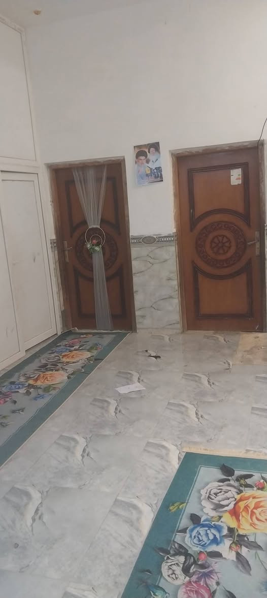 بيت للبيع بناء حديث
طابقين 
الأول كامل رباط وكونكريت والثاني واصل للسكف 
باقي التفاصيل عل خاص 
سوق الشيوخ / الدجين ٢
***********واتساب مفتوح
