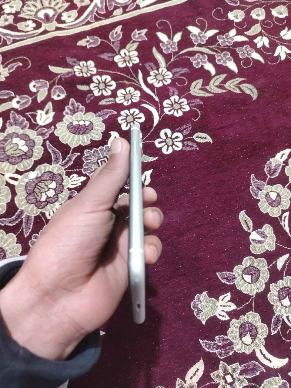 ايفون 11 عادي بطاريه 76 بلاد متصرف ذاكره 64 فيس ايدي شغال
سيمكارت كامرات صوت كله مكفول 
مبدل شاشه جي اكس اصلي فقط وجهاز كدام العين كله بشرط 
(سعر 195) رقم *********** كركوك روناكي
