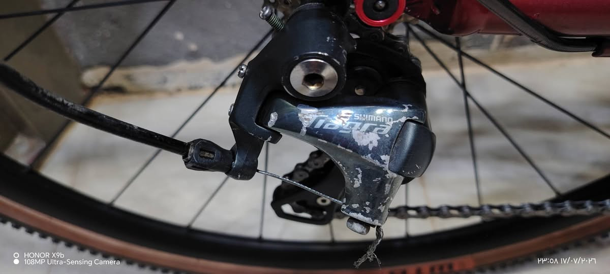 للبيع: دراجة جرافل (Gravel) كابيتال ماركة CANNONDALE العالمية 🚴‍♂️
​الدراجة بحالة ممتازة جداً (أخت الزيرو) وجاهزة للمسافات الطويلة، كل القطع بلاد ومختمة كير وتك من الشركة.
​النوع: جرافل (Gravel Bike).
​الماركة: CANNONDALE (أصلية صناعة تايوان).
​السستم: Shimano TIAGRA (سرعات 2×10) سلاسة عالية بالنقلات.
​الختومات: كلشي بيها مختم كاننديل (الرقبة الأصلية، بوري الركبة، وبوري السرج).
​الويالة: CX20 DISC قوية وتحمل مطبات وطرق وعرة.
​البريكات: ديسك بريك (دهن) استجابة سريعة وأمان عالي.
​ملاحظة: الدراجة مغسولة، ملمعة، ومشدودة إلها الرقبة الطويلة الأصلية للشركة ومصفية على الفحص.
​السعر المطلق 900 ألف وبيها مجال بسيط للشراي الجاد
مكاني بغداد الزعفرانية
رقمي *********** واتساب ماسنجر

