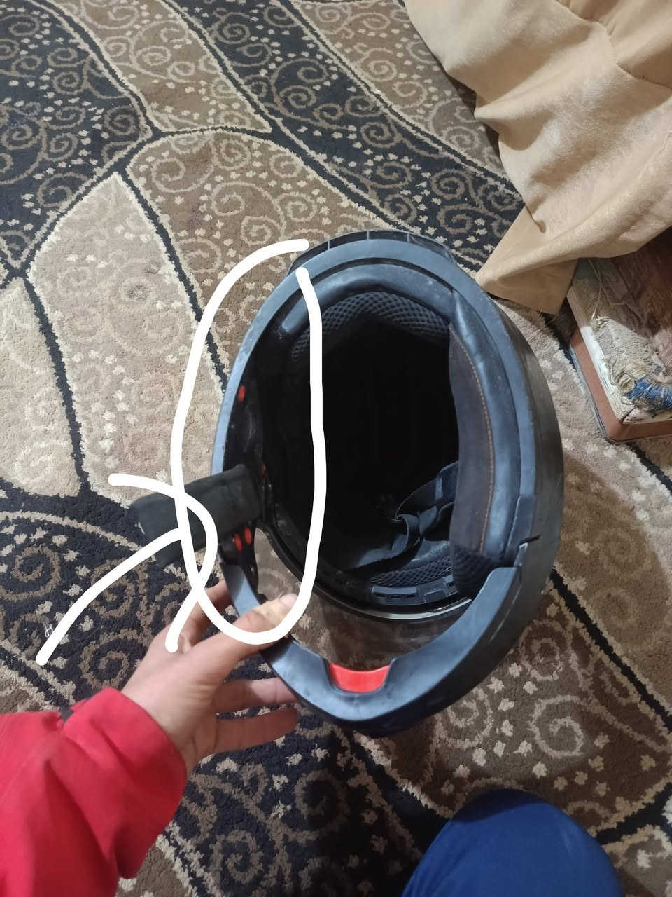 السلام عليكم خوذا نوعيه DFG 
للبيع فقط بيها نقص سفنجه مثل ما موضح بل صوره 
تكدر تفصللها يم الخياط
للبيع انطيني سعر بل يرضي الله وبل عافية عليك ***********
