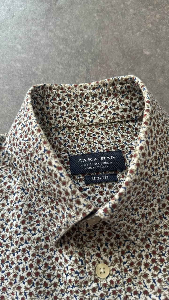 قميص : ZARA MAN  قياس : S 
اصلي 
قطن 100%


**إذا كنت صاحب هذا الإعلان وتريد حذفه لأي سبب، رجاءا أرسل رسالة إلى الدعم الفني**