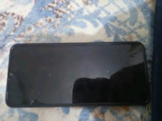 هاتف هونر بحالة ممتازة، مع كاميرا AI متطورة لالتقاط أفضل الصور. الشاشة نظيفة وما بيها خدوش. السعر مناسب وممكن نتفاوض اذا كنت مهتم.