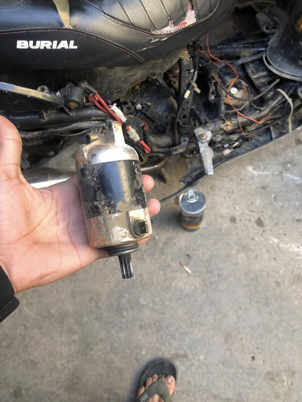 كور جبلي كامل جيب وشد سعره 50.
سلف شغال علفحص سعره 15                                                             
بوشه 58اصليه وبستم جيب وشد سعر 30.                 
كلچات جبلي وقايش سعر 40.                                              
رقم *********** 
مكان بغداد مدينة صدر
