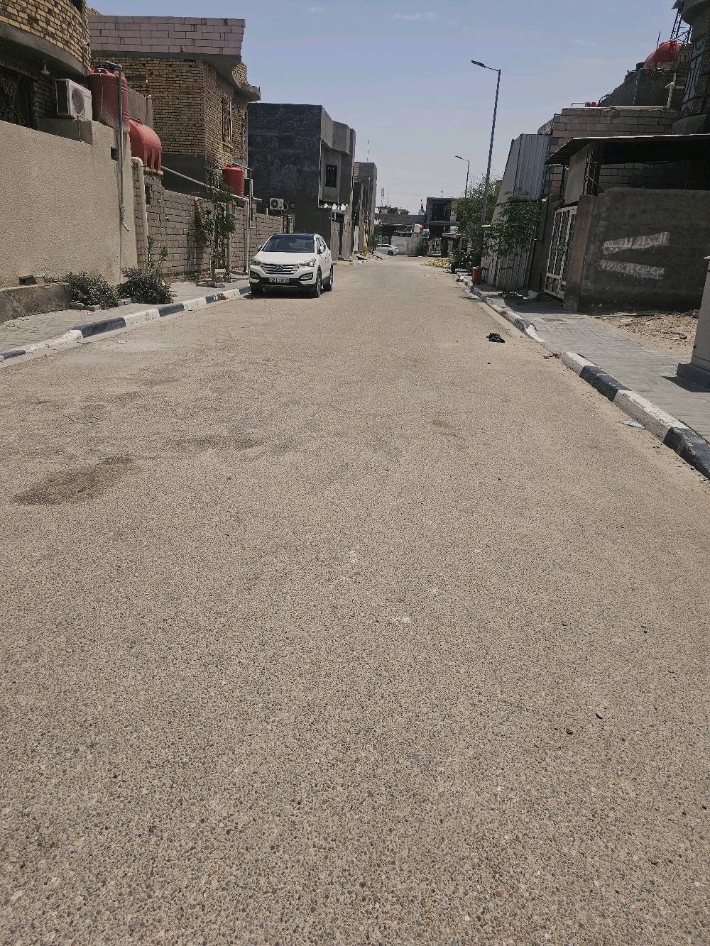 بيت للبيع في منطقطه الطوبه والنخيله مساحه ١٥٠م
طابقين يحتوي الارضي على ٤ غرف والفوك غرفه ومخزن بيت جاهز للسكن السعر ١٥٠