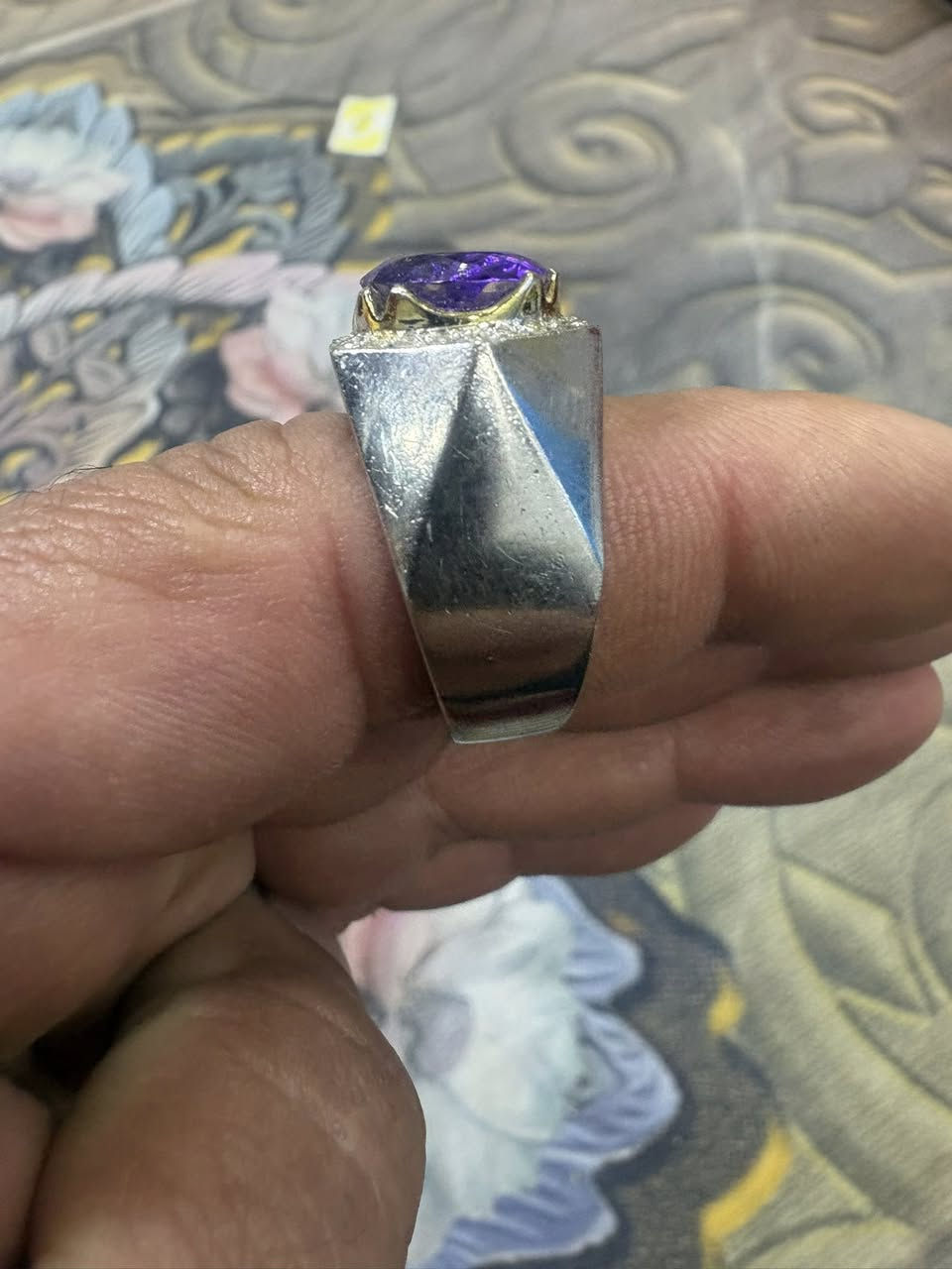 اماتيست جمشت مرصع بالماس صياغة ثقيلة روعة  قياس 24 السعر 200 الف


**إذا كنت صاحب هذا الإعلان وتريد حذفه لأي سبب، رجاءا أرسل رسالة إلى الدعم الفني**