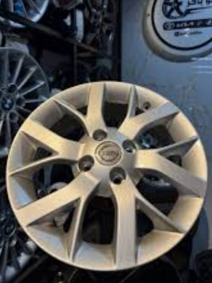 طخم ويل كب مع طخم تاير قياس ١٥ برجستون مشدود عل سيارتي السعر ٢٥٠ الف عنوان بغداد وهذا رقمي *********** ملاحظة سيارتي كورلا امريكي موديل ١٩٩٧
