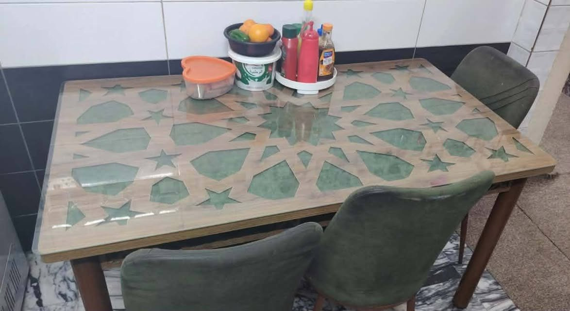 سلام عليكم 
ميز طعام البيع 
نظيف حيل اي فطر او كسر مابي جديد 
سته كراسي نظيف 
سعر 75
مكاني بغداد 
رقم 
***********
واتساب او اتصال
