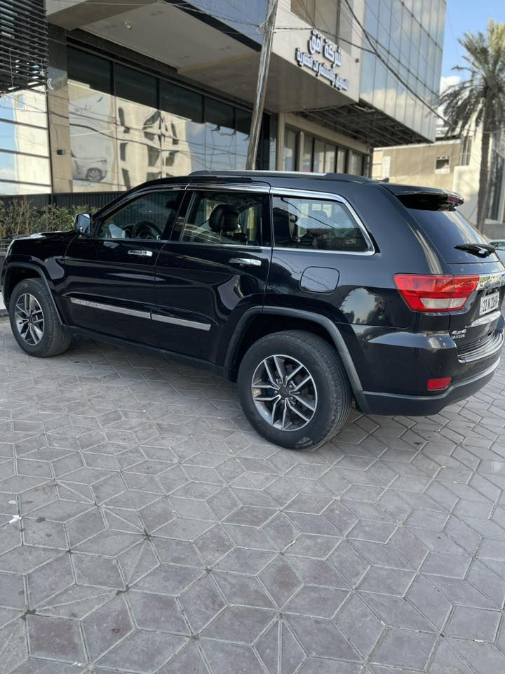 السلام عليكم جيب 2013امريكي صور السونارمرفقه فول  بانوراما سياره جاهزه سنويه هزه جدد بأسمي السعر 145 قفل قفل 🔒العنوان المنصور ***********
