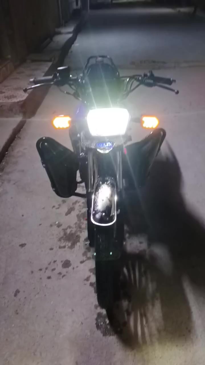 سلام عليكم دراجة سونك سيفان موديل 2025 دراجه مشتريه من المعرض رمبه وتاريخه بل منفيس وبل مكاتبه ساله 3اشهر من ماخذه دراجه بل جيس كلشي بيه جديد وما بيه اي خلل رمبه جيب فيتر وفحص من طول لطول سعر 900وبيه مجال /العنوان بغداد مدينة الصدر رقم الهاتف /***********/واتساب
