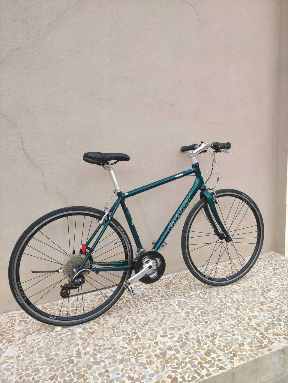 السلام عليكم
دراجه ماركة #GIANT_ESCAPE  جيانت اسكيپ العالميه ماركه 

غنيه عن التعريف صنع اصلي اورجنال باله مال حاويه 

لون زيتوني لامع  لامع مميز جدآ بالحقيقه احلى من الصور

حجم 28 (C700) قياس M لشه عاليه...فول المنيوم خفيف جدا

سستم سرام بالكامل #SRAM ...بدالات السرعه 8X3 شفترات فر

بريكات تيكترو سلس جدا حتى الفحمات مختومات تيكترو

مسكات ربل طبي ...ستيرن ستانلس نفخ مختوم جاينت  رياضي

وياله زوم طبقتين شكل نجمة مختومات ماركة جاينت بولبرين زوم مصممه لتحمل الاوزان الثقيله والطسات

تايرات كتان اصليه ماركة #MAXXIS  فول سلاسه وسرعه وانسيابيه 

فوول كامپليون سرج و وياله ..سرج طبي اصلي..ستاند سلايت

🔴الدراجه نظيفه وبالحقيقه اللون احلى بهواي 

🔴 الدراجه قطعه مال حاويه غير مستخدمه داخل العراق 
      الدراجه ليبل واحد ختم  واحد كله  جاينت على وضع  
      الشركة كامله وجاهزه ما بيها اي نقص 

المكان موصل الجانب الايسر ...السعر 210 (ثابت_نهايتة)

يوجد توصيل بغداد 

رقمي ***********
