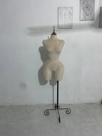 مليكانه للبيع نحت اسفنج اصليه غير مستخدمه سعر الشراء ٨٥ سعر البيع ٦٠ م...
