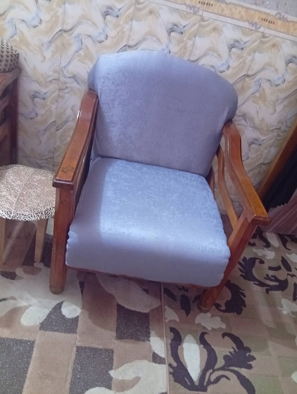 طخم 6قطع 4كراسي و2كبار كلهن مدوشمات سفنج درجه اوله ضغط عالي و مصبوغات صبغ درجه اوله فقط وحده ما مدوشمه +3طبلات خشب السعر 450 و بي مجال قليل (حك الجيه فقط) العنوان/ميسان حي الشهداء بلخدمي مال جسر الزهور للستفسار الاتصال على رقم ***********
