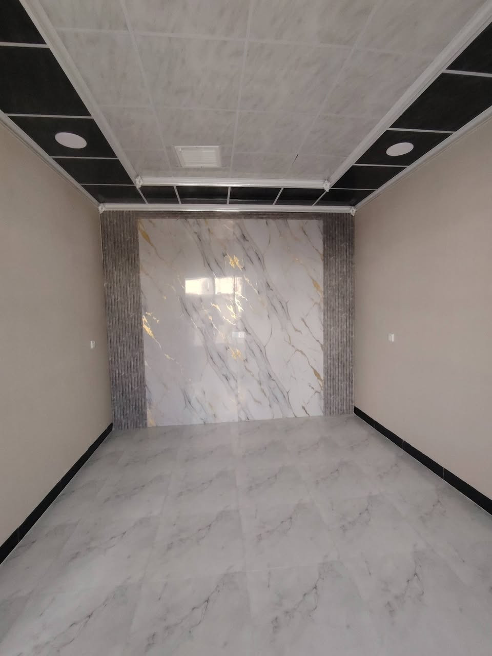 أعلان 1415
مكتب النسور 
يوجد لدينا دار للبيع المساحة 100م
الموقع حي العسكري خلف التجاري مقاطعه 77السعر75مع المجال
 الاستفسار ***********
