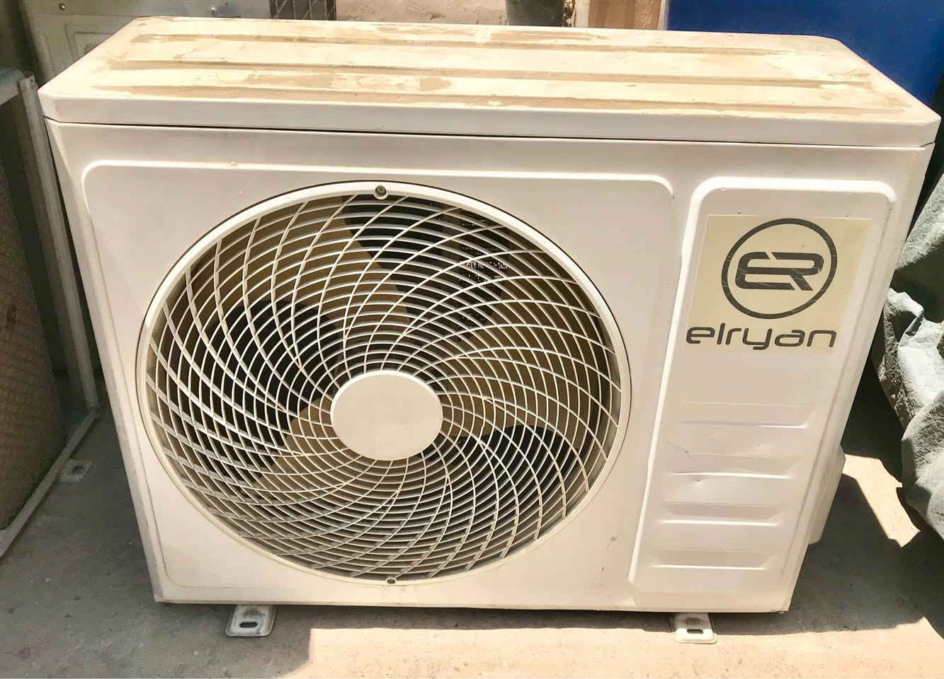 للبيع قطع خارجيه فقط طنين ريان و بانسونيك 
شغالات شرط تبريد وضمان/بلاد على وضع شركه 
سعره قطعه وحده 260
الاتصال *********** عمارة, ميسان
