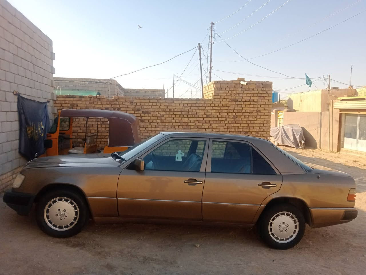 مارسدس دب موديل 89 رقم بغداد مشروع وطني كير ومحرك مكفولات مكينه فيفيتي 3000 كهربائيات شغالات  تخم تاير جديد حداديه  جديده مكفوله من لضربه مكان السياره ناصريه الاسكان الصناعي *********** السعر 47 وبيعه مجال
