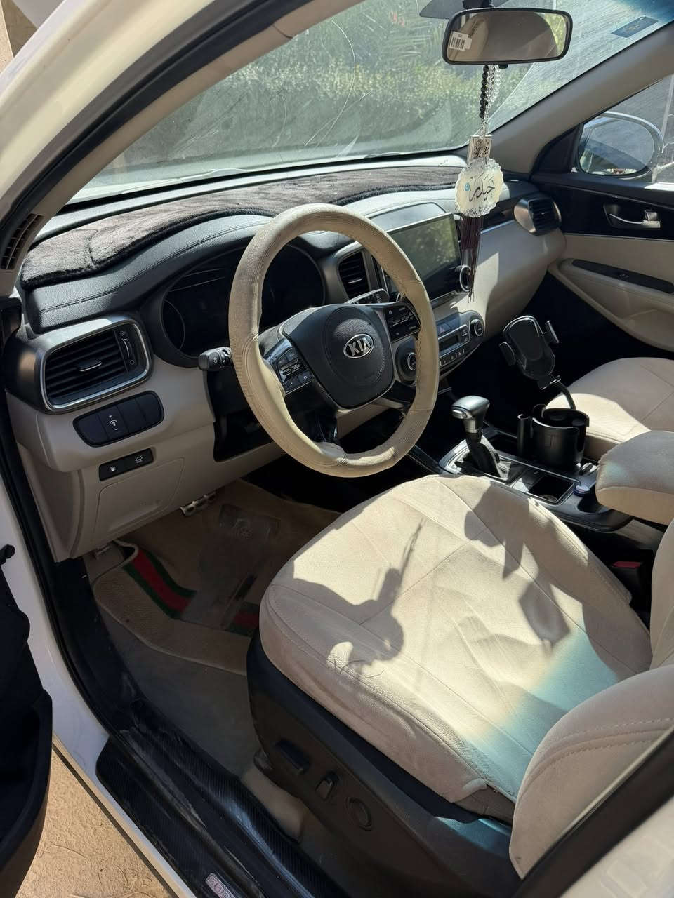 سورنتو 2020 وكالة الدولية العراقية
مكفوله كفاله عامه ما عدا  شبر بجاملغ إمامي جهة السايق بيه بارد وربع دعاميه خلفيه جهة السايق مصبوغه + تكحيلات بسيطه 
ماشيه 102 وقابله لزياده 
سياره حلوه ونظيفه وجاهزه من كلشي ربع دينار متصرف عليها 
سته سلندر وباقي مواصفات معروفه 
سعرها 265 وبيها مجال 
مكانها كربلاء 
***********
