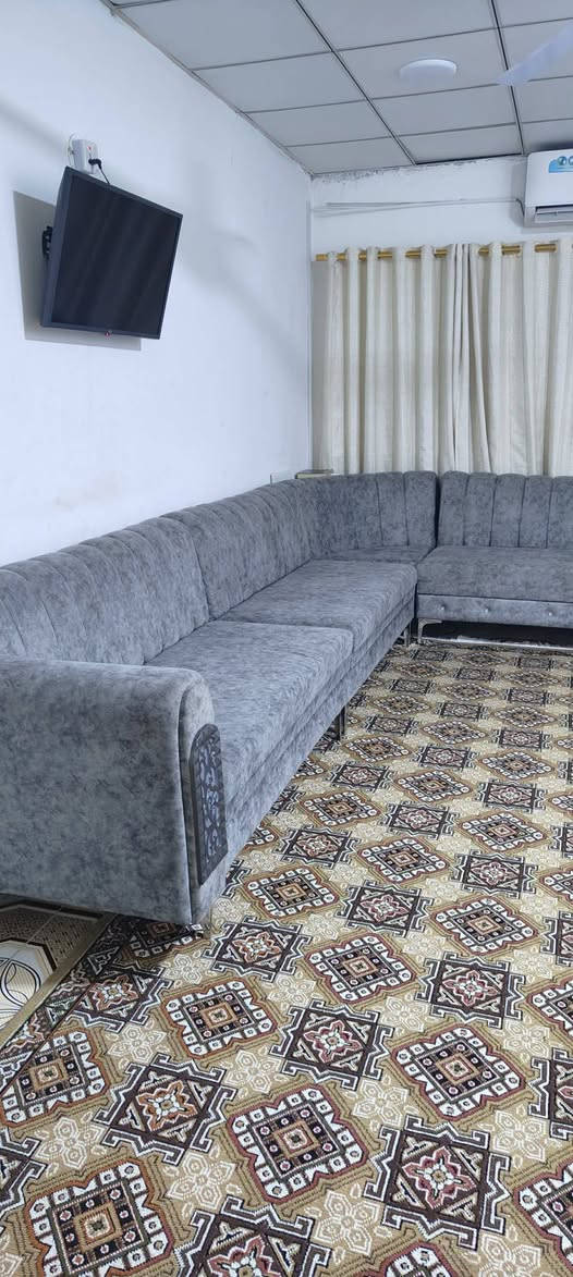 سلام عليكم ديوان للبيع نضافه فول تفصال سعره 250بي مجال قليل الشراي يتصل ***********
