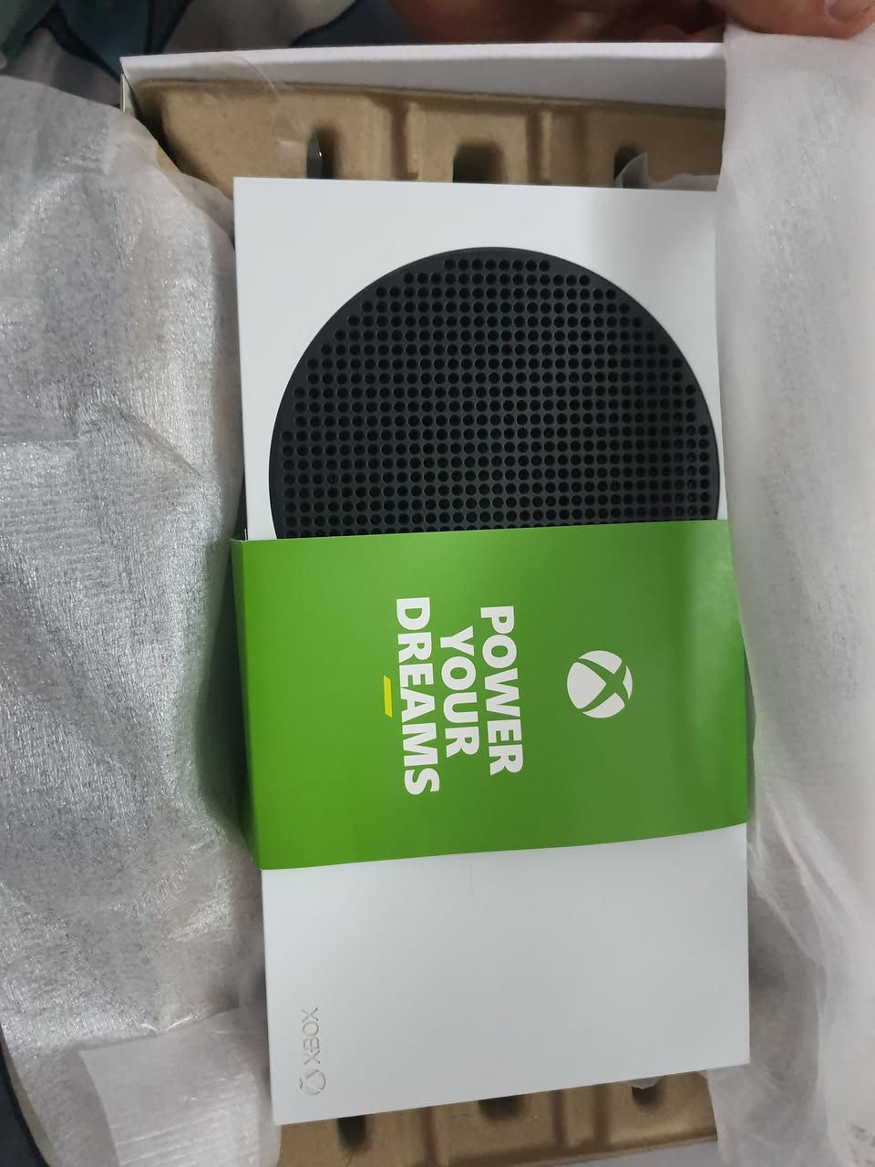 السلام عليكم 
Xbox series S استخدام قليل جدا يعني اخ الجديد حسب مامبين بالصور سعره فقط ٣٧٥ 
***********

