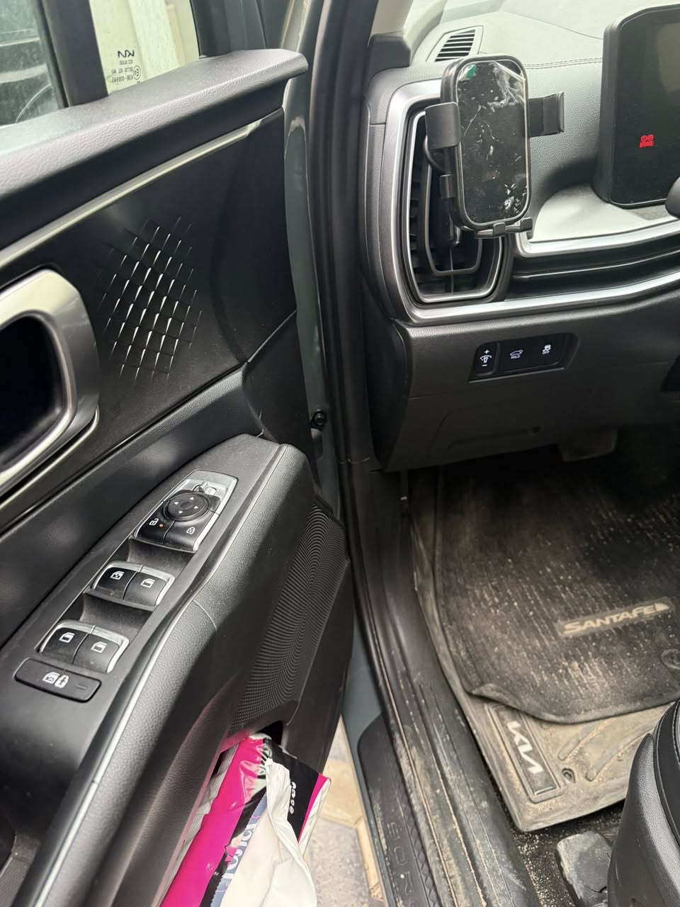 السلام عليكم سورنتو ٢٥ فول عدا البنوراما بيها فقط ربع صندوق صبغ وقليل بارد بالجاملغ ماشية ٤٢  مرقم كامل وات ساب ***********
