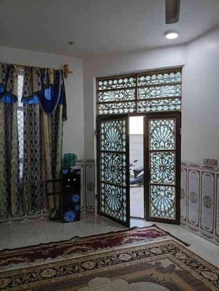 السلام عليكم
بيت طابقين للبيع مفوض لطابو
المكان التأميم القادسية الثانية قرب الكورنيش
المساحة: 200 متر
الواجهه: 9 متر و70 سنتمتر
النزال: 23 متر
يتكون الطابق الأول من: ديوان 7×4
مطبخ: 5×4
صالة:8×4 +درج
+منور+ حمام+ تواليت
ترك من الجانب عرض 1 متر من الخلف 1.5 متر
غرف نوم :عدد 2
قياسات: العرض 3 متر و60 سنتمتر
الطول : 5 متر
صحيات خارجية:
درج خارجي
طرمة :
الطابق الثاني:يتكون من
بالكون عرض البيت
ديوان 6×4
صالة:4×4
غرفة:5×4
غرفة: 3 متر و60 سنتمتر × 5 متر
مطبخ إضافي صغير
صحيات:
سطح اول + درج + سطح ثاني
كل بيت كهرباء بورد وسيركت وحد

ملاحظه: البناء بلوك
نقص تطبيك الطرمة
والسطح انت تشتغل تريد اشتايكر تريد مادة جوتن بكيفك

يرهم تأجرة مشتملات اثنين

السعر 120 مليون وبي مجال

الرقم ***********
