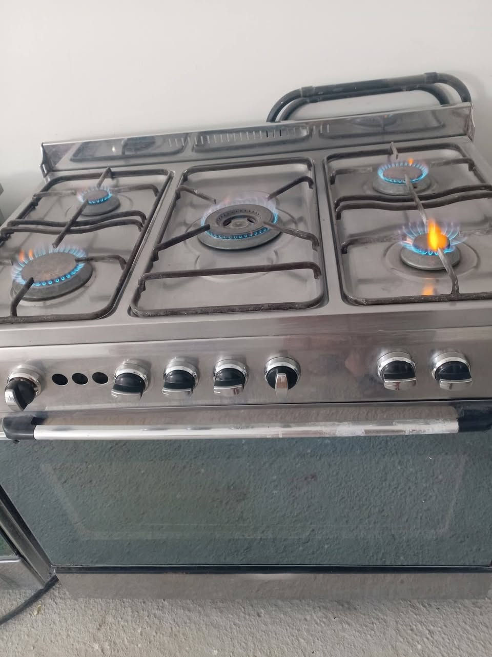 السلام عليكم ورحمة الله وبركاته غراض للبيع للاستفسار على هذا الرقم وبي واتساب ***********
