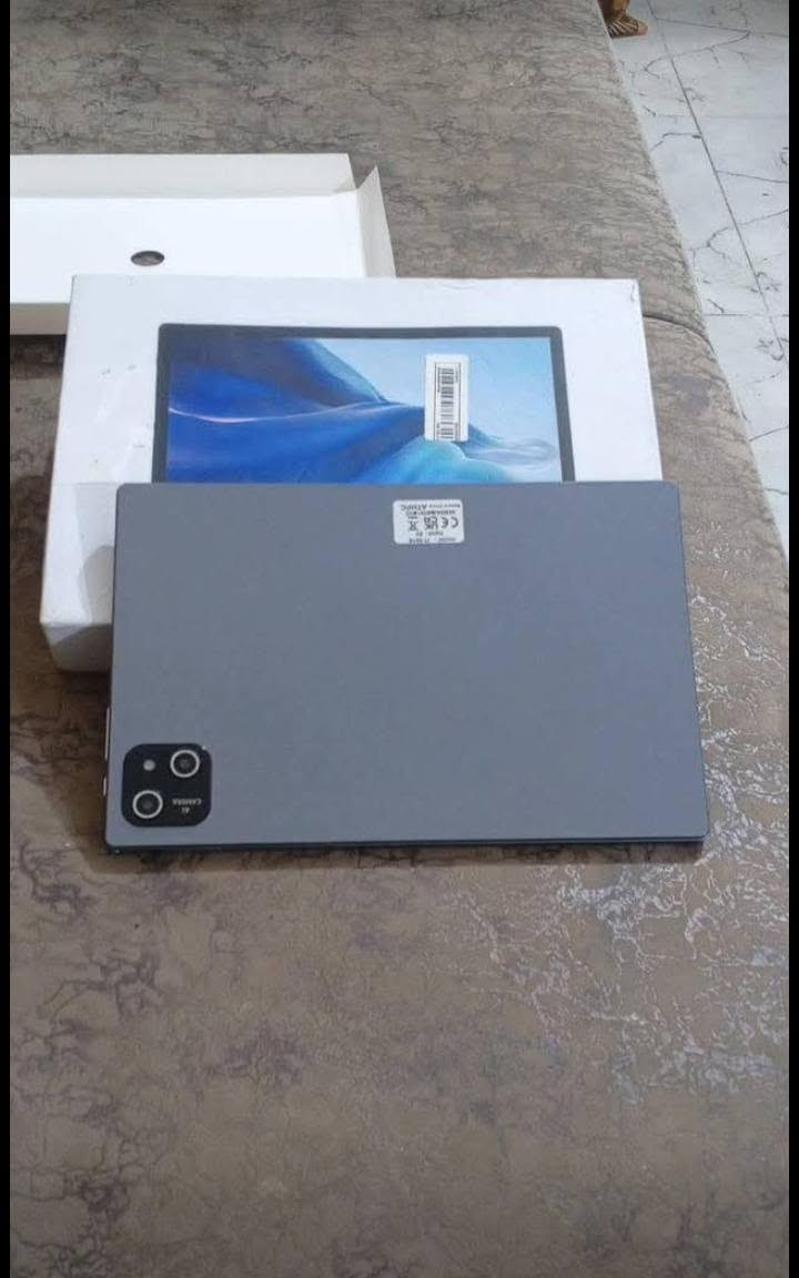 سلام عليكم. هذا جهاز لوحي (تابلت) يُشبه طرازات مثل "G-Tab T9" أو الأجهزة المماثلة التي تعمل بنظام أندرويد. المواصفات العامة: عادةً ما تأتي هذه الأجهزة بذاكرة تخزين تصل إلى 64 جيجابايت، وذاكرة وصول عشوائي (RAM) تتراوح بين 4 جيجابايت و12 gigabyte. الشاشة والبطارية: تتميز بشاشات بحجم 10.1 بوصة أو أكثر، وتدعم شحن سريع نسبيًا عبر منفذ Type-C. نظام التشغيل: تعمل بنظام أندرويد 13 أو 14، وتدعم اتصالات Wi-Fi و 4G. جهاز نضيف جدا مابي شخط مايعلك كامرتة حلوة بي مواصفات اهوي موجود الاستفسار *********** واتساب فقط:  يجي وياة كارتونة:  السعر خاص متواجد واتساب و مازنجر
