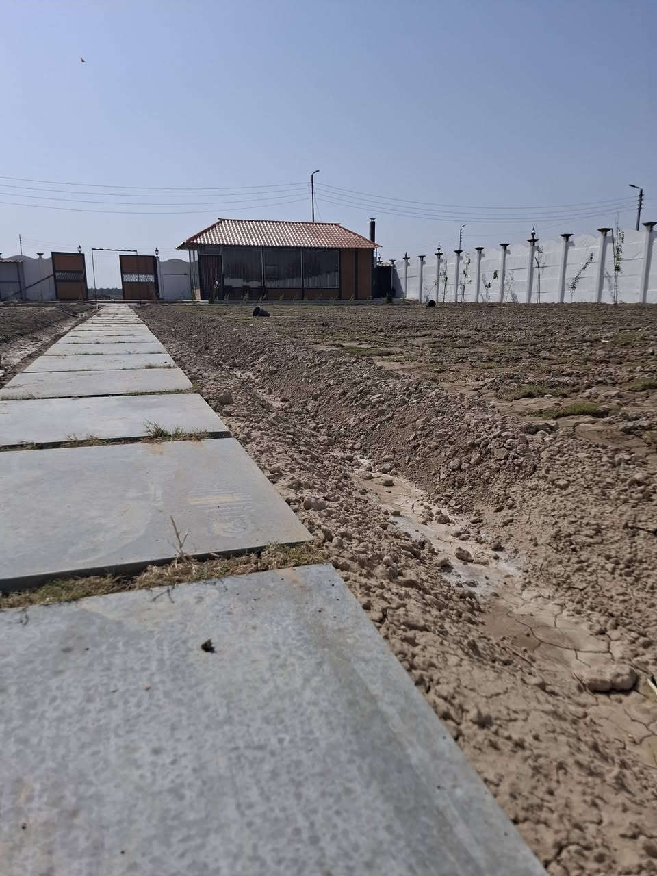 للبيع 《فرصه سكنيه استثماريه 》
السلام عليكم  
تم توفير مزرعه طابو زراعي سند ٢٥
المساحه.     :  1200 متر 
#الواجهيه: 30 متر
صنف العقار : طابو زراعي سند ٢٥
الخدمات.    : خدمات كامله《 مي كهرباء تبليط  》
السند.         : طابو زراعي سند ٢٥
#الموقع. .  : بابل / جسر سيف سعد طريق ياحسين بالقرب من تقسيم حسين مارينا. 
#ملاحظه.  : تحويل مباشر بأسم المشتري .
#ملاحظه : المنطقه ذات توسع جدا قوي 
#السعر :         110 مليون 
#ملاحظه.  : خدمات متوفره ماء كهرباء تبليط  (الشراي الحقيقي اتصل وبخدمتك)
للاستفسار الاتصال على الارقام التاليه:
*********** اتصال + واتساب 
*********** اتصال + واتساب 
#بابل_الحله
